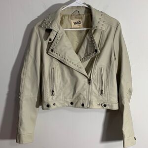 Yaso Faux Lesther jacket, Size Medium, good condition. 2 front pockets